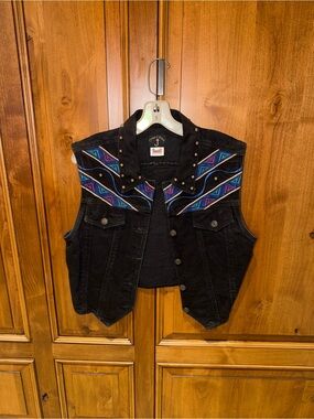 Stud-Trim Black Denim Vest with Geometric Embroidery